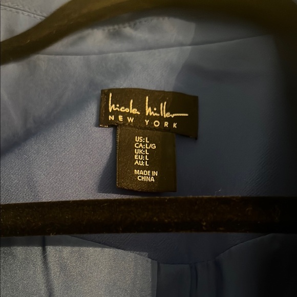 Nicole Miller Blue Blazer with Notched Lapels and Fitted Silhouette - Picture 2 of 3